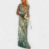 Потокова рокля с V-образно деколте и детайли от пайети