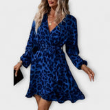 Шикозна рокля с леопардов принт, V-образно деколте и колан