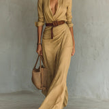 Макси рокля с дълги ръкави и втален силует