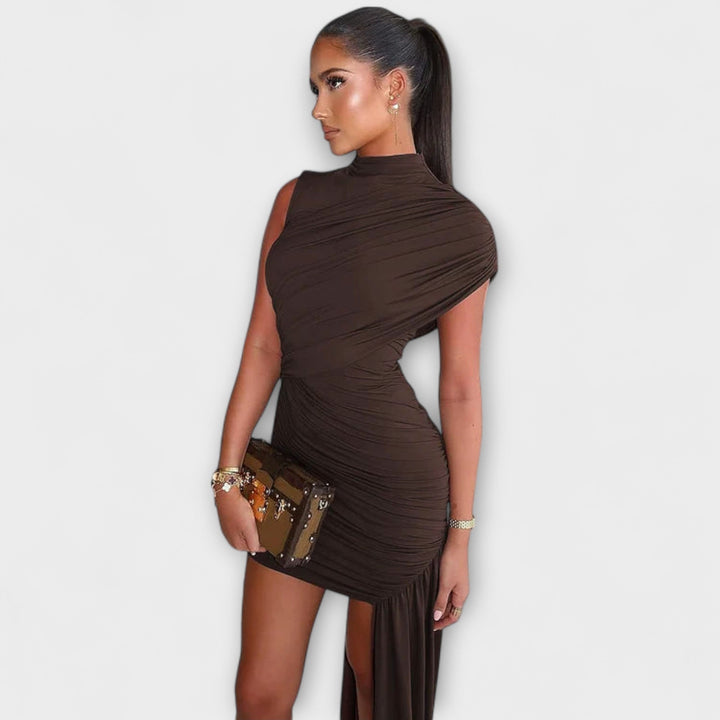 Aurora - Stylish, slim-fit dress with round neckline and pleats