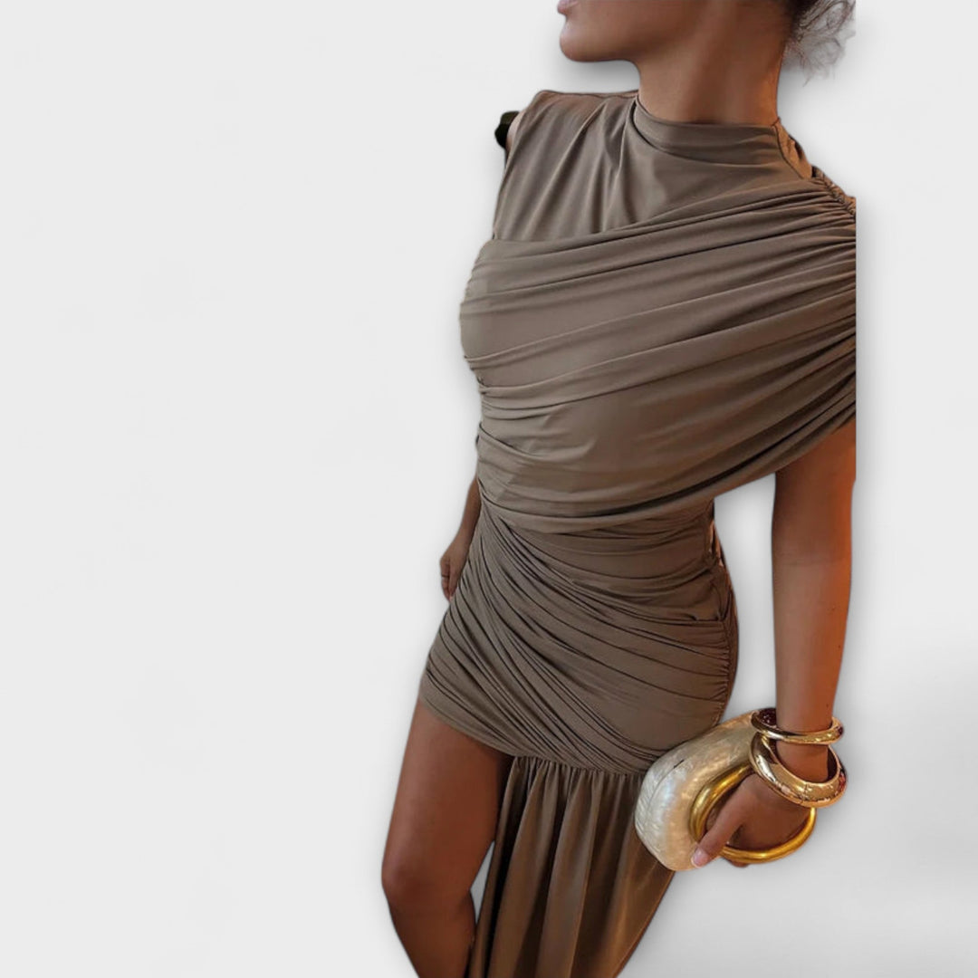 Aurora - Stylish, slim-fit dress with round neckline and pleats